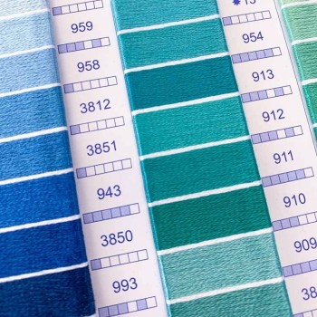 Barevnice se vzorky bavlnek DMC (500 barev) včetně 35 nových barev