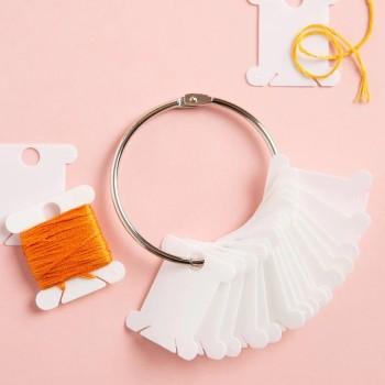 Plastové namotávky na bavlnky DMC (28 ks) na kovovém kroužku